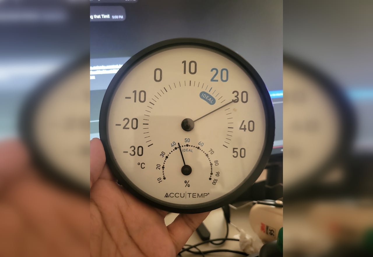 default-881 A thermometer reading